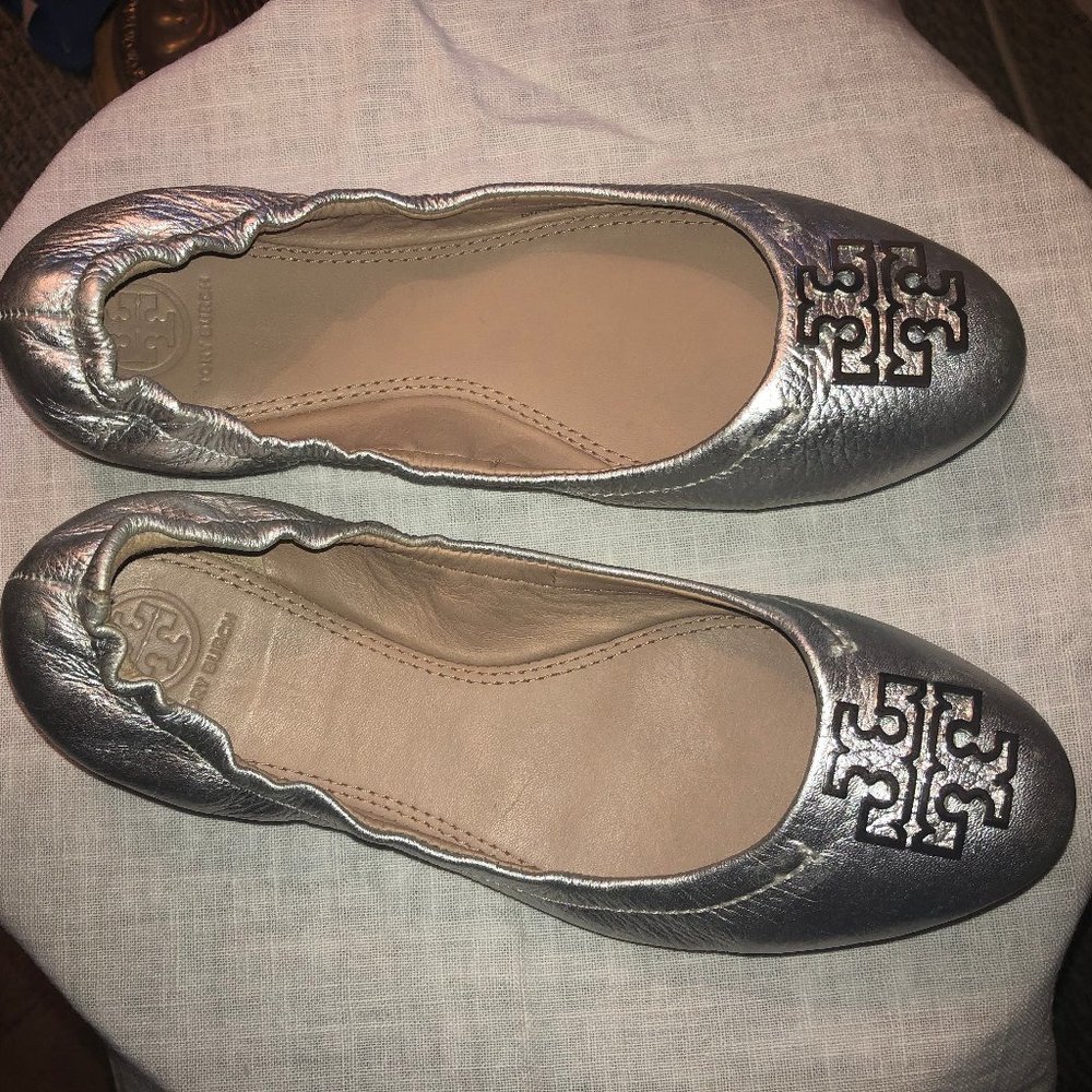 Tory Burch Silver Leather Ballet Flats, Size 7M